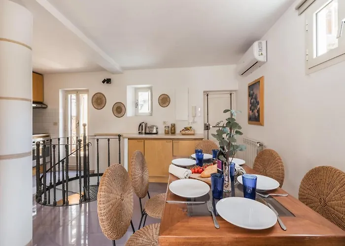 The Rent - Two-bedroom With Terrace Near Trevi Fountain Roma