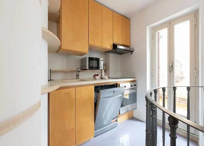 The Rent - Two-bedroom With Terrace Near Trevi Fountain *
