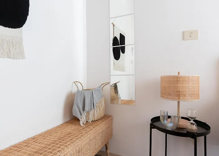 The Rent - Two-bedroom With Terrace Near Trevi Fountain